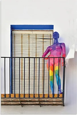 Produktbild von ARTland Wandbild Alu für Innen & Outdoor Regenbogen Schaufensterpuppe Größe: 60x90 cm