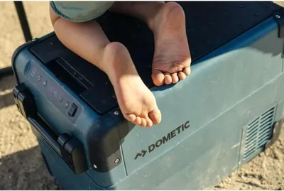 Image de Glacière Électrique Portable DOMETIC CFX2 37, 37 Litres, Compression, 12/24/230V, +20°C à -22°C, Bleu