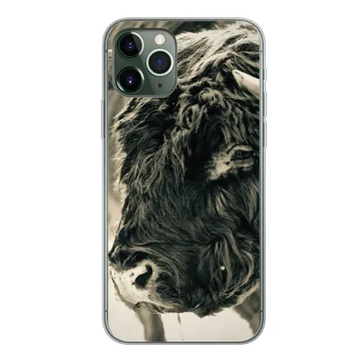 Produktbild von MuchoWow® Handyhülle Schutzhülle Hülle für iPhone 11 Pro Schottischer Highlander - Schnee - Hörner Silikon Softcase Handy Hülle - Handy