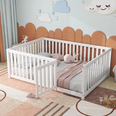 Zdjęcie produktu dla Łóżeczko dziecięce 140x200 cm, bez barierek, z drzwiczkami i barierami, białe łóżko z drewna sosnowego, MDF i sklejki, idealne do pokoju dziecięcego