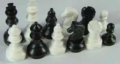 Produktbild von Schachfiguren weiss/schwarz KH 74 mm, Staunton Form, ohne Filzsockel