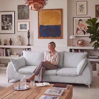 Produktbild von MUFFO 3-sitzer Sofa MELANI 252 cm Velours Hellgrau, KI-generiertes Bild