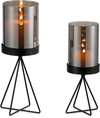 Immagine prodotto di Candeliere in metallo nero, decorativo, per candele con cilindro in vetro grigio. Idea per la tavola