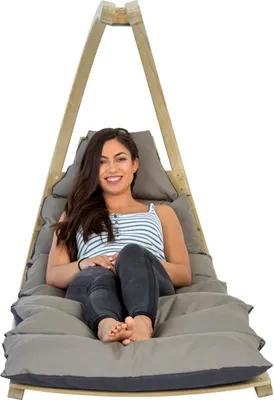 Produktbild von AMAZONAS Hängesessel Swing Lounger, Anthrazit, tauchbadimprägniertes Fichtenholz, ca. 75x114x157 cm, max. 160 kg, wetter- & wasserabweisend, inkl. Spiralfeder. Für Innen- & Außenbereich, hängend oder als Bodenliege nutzbar. Sorgfältige Handarbeit, umweltfreundliche EU-Rohstoffe. Gestell nicht enthalten.
