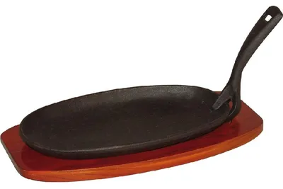 Zdjęcie produktu dla Żeliwna patelnia do serwowania z drewnianą podstawką, wymiary 24 x 14 cm