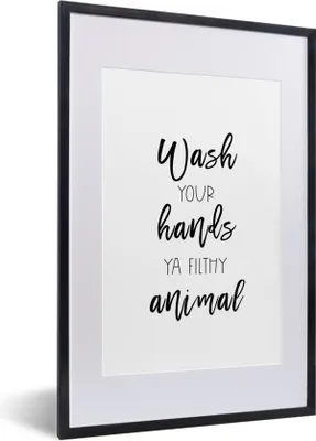 Produktbild von MuchoWow® Gerahmtes Poster Sprichwörter - Zitate - Wasch dir die Hände, du schmutziges Tier - Hand 40x60 cm - Poster mit Schwarzem Bilderrahmen Wandposter Rahmen Foto Bilder - Poster in Rahmen