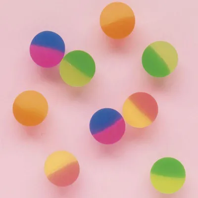Produktbild von 8er Set Flummis in zweifarbiger Ausführung – Elastische Springbälle für Kinder