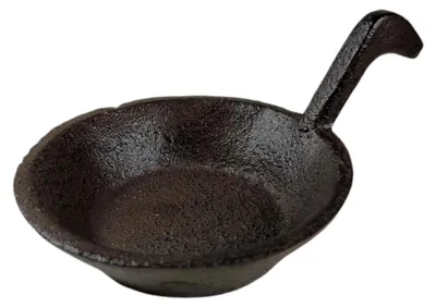 Produktbild von Mini Pfanne Kerzenständer mit 5 cm Standfläche - rustikale Tischdekoration aus Gusseisen