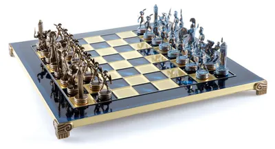 Image de Échecs avec des pièces grecques.