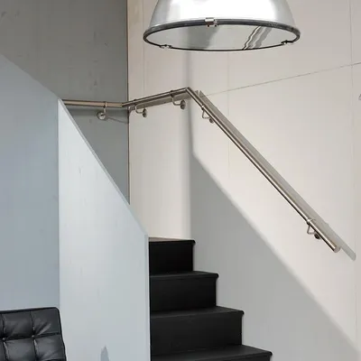 Immagine prodotto di Curva fissa a 135° per corrimano in acciaio inossidabile spazzolato