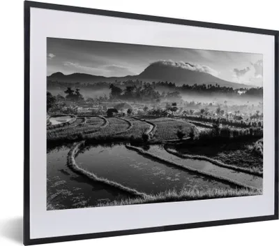 Produktbild von MuchoWow® MuchoWow® Gerahmtes Poster Indonesien - Natur - Schwarz - Weiß 40x30 cm - Poster mit zchwarzem Bilderrahmen - Bilderrahmen - Poster im Rahmen