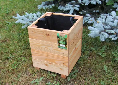 Produktbild von Pflanzkasten 36x36x28cm aus Lärche gebürstet mit Vlies und Griffen