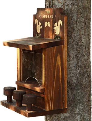 Produktbild von Futterspender für Eichhörnchen aus Holz – Lustiger Futterspender für den Außenbereich mit 3 kleinen Hockern, niedliche -Streifenhörnchen-Hausbox | Kleine -Futterstation, Garten-Wildtier-Fu