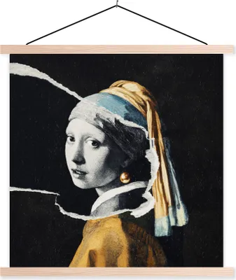 Produktbild von MuchoWow® Textilposter Mädchen mit Perlenohrring - Gold - Schwarz - Weiß 40x40 cm mit holzfarbenen Rahmen - Posterleiste