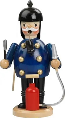 Räuchermännchen Feuerwehrmann in dunkelblauen Uniformmantel mit goldenen Knöpfen und schwarzen Helm.