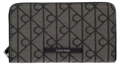Produktbild von Calvin Klein EMBLEM AOP JCQRD PASSPORT WALLET Damen Portemonnaie Schwarz : Größe - UNICA Größe: UNICA