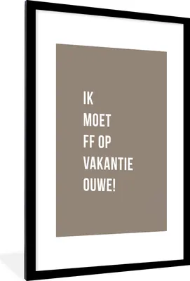 Produktbild von MuchoWow® Gerahmtes Poster Zitate - Ich brauche ff, um in Urlaub zu fahren, alter Mann! - Braun 60x90 cm - Poster mit Schwarzem Bilderrahmen Wandposter Rahmen Foto Bilder - Dekoration - Wandposter Wohnzimmer - Hochwertig
