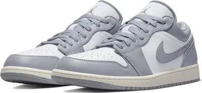 Produktbild von Der Air Jordan 1 Low Vintage Grey hat sich seit seiner Einführung als eines der begehrtesten Modelle innerhalb der Air Jordan 1 Low-Serie etabliert.