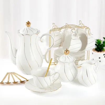 Produktbild von Porzellan-Tee-Set 22-teilig britischer Stil mit goldenem Rand GmbH