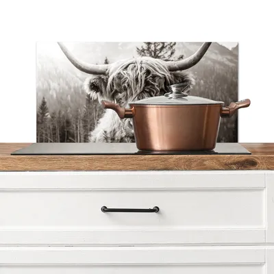 Produktbild von KitchenYeah®  Spritzschutz Küche - Küchenrückwand - Wandschutz für Herd und Spüle - Kuh - Schottisches Hochlandrind - Schwarz - Weiß 60x30 - Alu-Dibond (Alternative zum Spritzschutz aus Glas) - Hitzeb