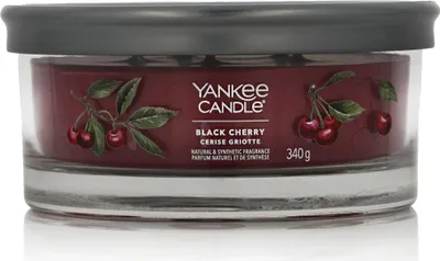 Productafbeelding van Yankee Candle Black Cherry, cilinderkaars, rood, kersenaroma (fruit), 28 uur brandduur, 1 stuk