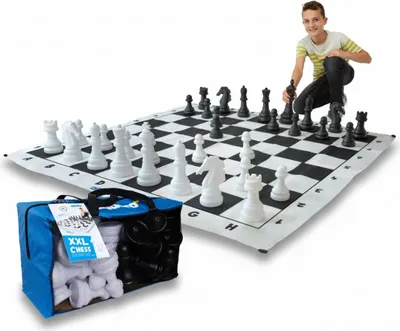Produktbild von XXL Schach - Riesiges Strategiespiel mit 30 cm Figuren für drinnen und draußen, 158x158 cm Spielfeld