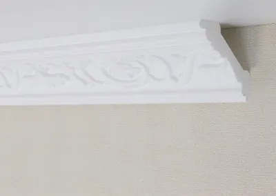 Produktbild von PROVISTON Stuckleiste 53 x 53 x 2000 mm Deckenleiste Polystyrol Styroporleiste Weiß Leicht und stabil Hochwertig Schnell montiert