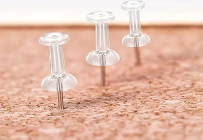 Produktbild von Allecto Premium - 165 Stück transparente Pinnnadeln mit langem Kopf für Pinnwände - für Büro und Zuhause
