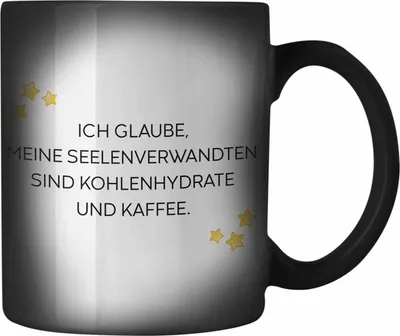 Produktbild von Trendation - Lustige Farbwechsel Zauber-Tasse mit Spruch für Frauen Männer Arbeit Büro Lustig Farbwechsel Zauber-Tassen Becher mit Sprüchen Kollegin Geschenk Sarkasmus Kohlenhydrathe und Kaffee (Schwarz)