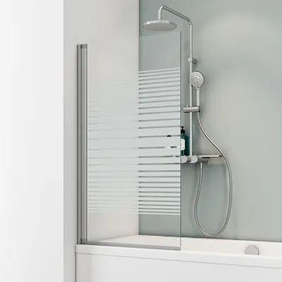 1-teiliger Badewannenaufsatz aus Glas mit Streifendekor und alufarbigem Profil auf Badewanne im Bad