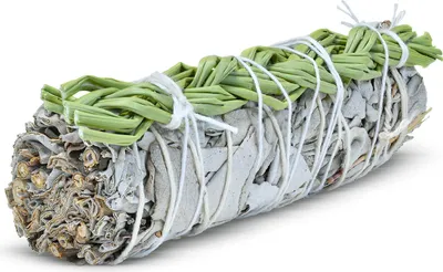 Produktbild von Aromantra - Weißer Salbei mit Süßgras Räucherbündel 25g - Natürliche Reinigung - Handgebunden aus Kalifornien - Entspannender Kräuterduft