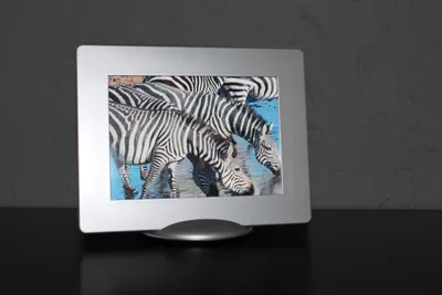 Produktbild von Pictronic Design Bilderrahmen, LED Hintergrundbeleuchtung, hinterleuchteter Fotorahmen, Wechselrahmen, Fotos 130 x 180 mm, Farbe: silber