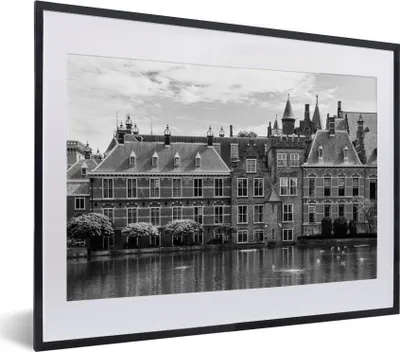 Produktbild von MuchoWow® MuchoWow® Gerahmtes Poster Den Haag - Inneres Gericht - Schwarz und Weiß 40x30 cm - Poster mit zchwarzem Bilderrahmen - Bilderrahmen - Poster im Rahmen
