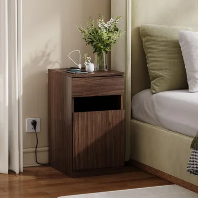 Obrázek produktu pro Noční stolek s úložným prostorem, v provedení ořech, s USB-A/USB-C a zásuvkou, 33 x 40 x 61,5 cm, včetně koše