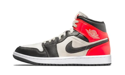 Productafbeelding van Jordan 1 Mid Light Orewood Brown (dames) – EU38 - US7W