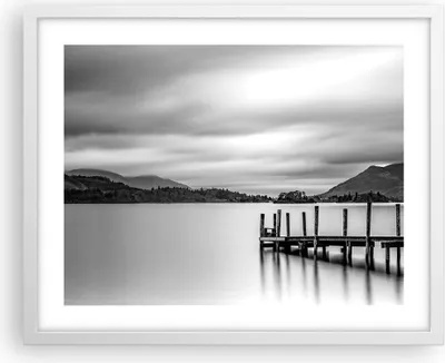 Produktbild von Gerahmtes Poster - Weißer Rahmen - Schwarzweiß Landschaft See - 50x40 cm - Wand Bild - Wanddeko - Wandbilder - Wandposter - Bilderrahmen - Bilder - Kunstdruck - Wandbild - P2WAA50x40-4321