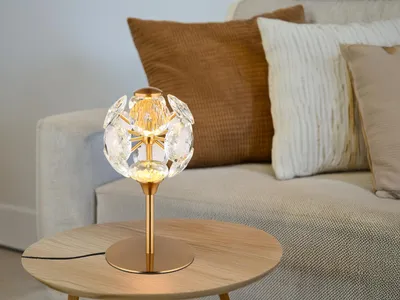 Produktbild von Globo Lighting Tischleuchte Metall goldfarben, K9 Kristalle klar, Kabel PVC schwarz, Wippschalter am Kabel, ø: 150mm, H: 260mm, Kabellänge 1500mm, inkl. LED 8W 230V, 900lm Source, 600lm Output, 3000K