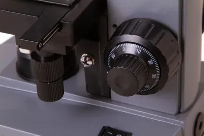 Image de Levenhuk - 73795 - 320 PLUS Biological Monoculaire Microscope
