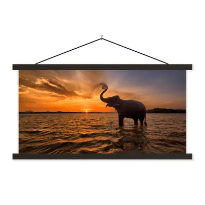 Produktbild von MuchoWow® Textilposter Elefant - Meer - Tiere - Sonnenuntergang - Orange 90x45 cm mit schwarzem Rahmen - Klemmleisten