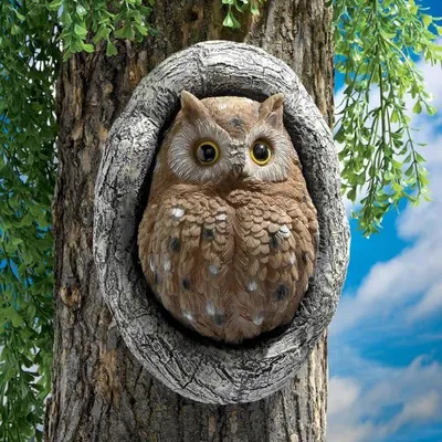Produktbild von Eulenskulptur in einer Baumhöhle, 17,5 x 24 cm, geeignet für Skulpturen in Gärten, Höfen und Hauseingängen