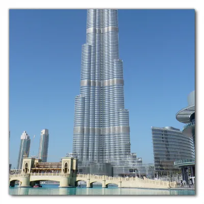 Produktbild von Wallario selbstklebende Möbelfolie/ Tischdecke für Innen und Außen, Größe: 50 x 50 cm - Wolkenkratzer in Dubai