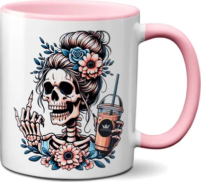 Produktbild von TassenKing - Skull Frau Tasse – Lustige Kaffeetasse mit Mittelfinger (FuckOff) und Kaffee-Motiv Geschenk Büro Kollegin Freundin