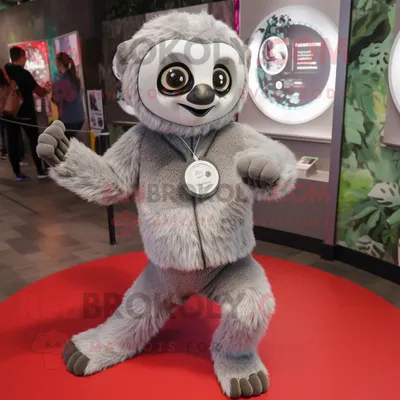 Produktbild von Silberne REDBROKOLY Faultier Maskottchen Kostüm figur bekleidet mit Leggings und Broschen