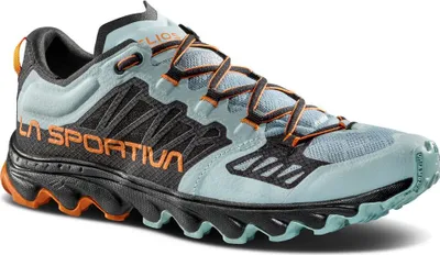 Trailrunning-Schuh "Helios III" von La Sportiva in Schwarz und Hellblau mit orangefarbenen Akzenten.