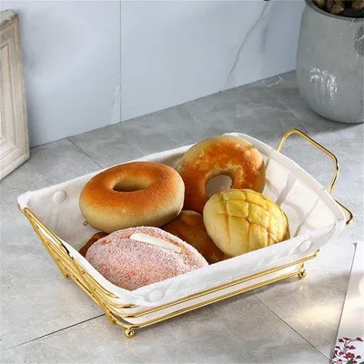 Image de Panier à pain carré doré en métal pour pain et fruits