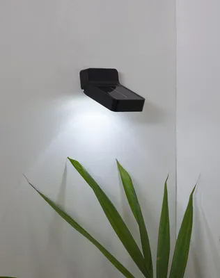 Produktbild von Star Trading Solar Wandleuchte ,Wally', Grundstücksbeleuchtung mit Dämmerungssensor, schwarz, weißes Licht, B 8cm