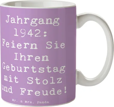 Produktbild von Mr. & Mrs. Panda Kaffeebecher Spruch 1942 Geburtstag - Lavendeltraum - Geschenk, Jahrgang, Happy Birthday, Alter, Keramiktasse, Lebensfreude, Geburtstagsgeschenk, Tasse