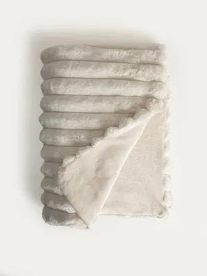 Produktbild von HOMLA ARVELO-Decke aus Kunstkaninchenfell in Ecru, 150 x 200 cm