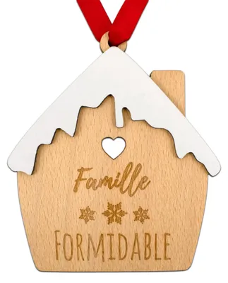 Handgemaakte houten kerstbal – besneeuwd huis, Familie, rotes Band