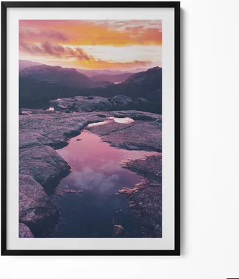 Produktbild von Berglandschaft bei Sonnenuntergang– Wandbild mit Rahmen – Gerahmtes Bild  – Wanddekoration – 70x100 cm –  Schwarz Rahmen